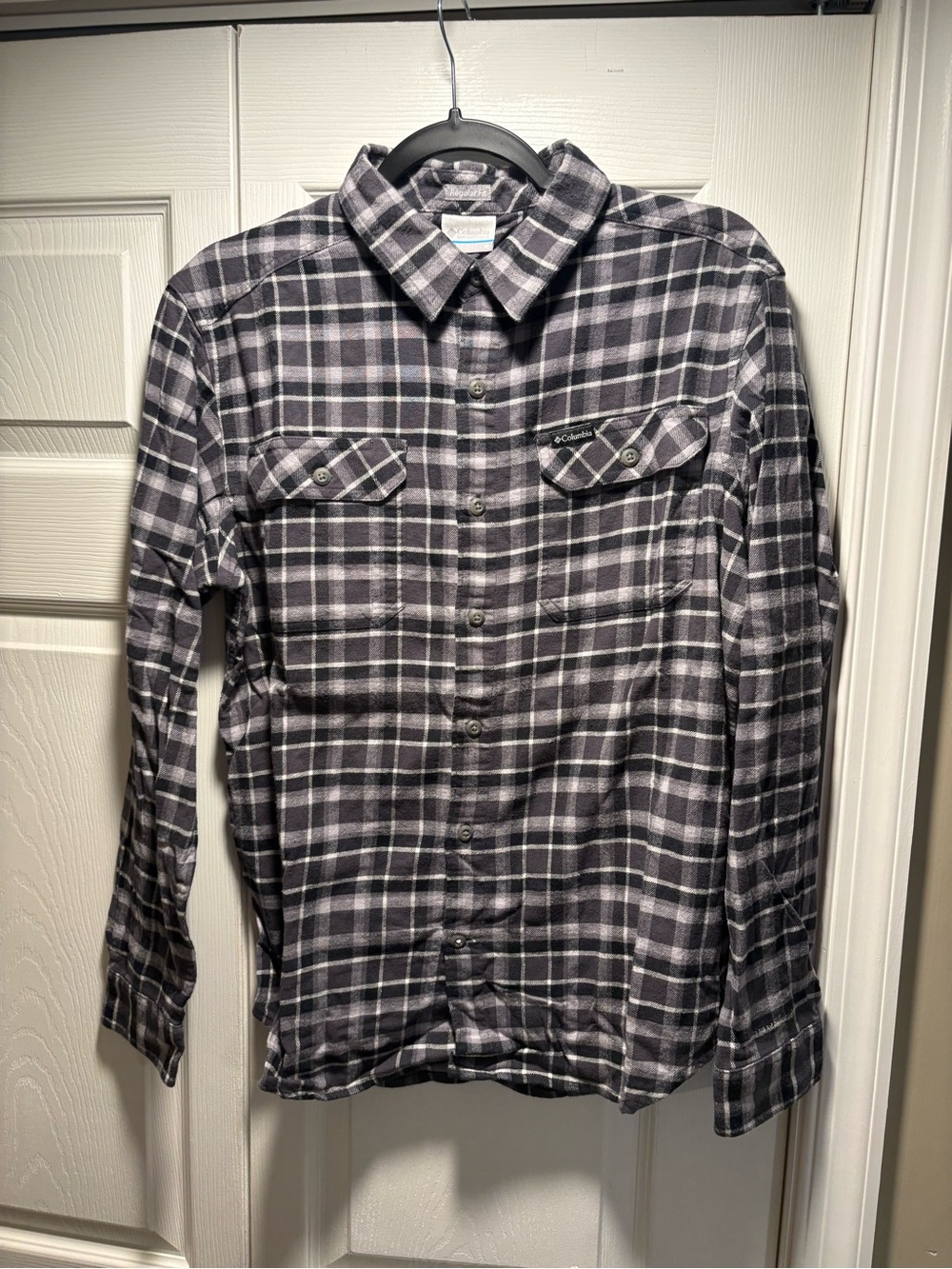 Columbia Men's Gray & Black Plaid Button-Down Shirt